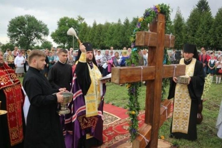 У Дубенському районі освятили наріжний камінь під будівництво нового храму