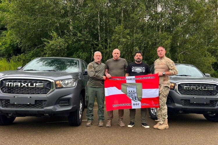 Відомий співак продовжує допомагати волинській бригаді