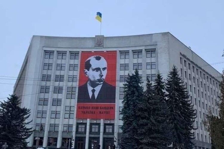 Тернопільський банер з Бандерою внесли у Книгу рекордів України