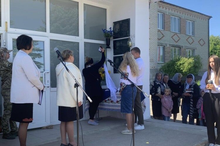 У ліцеї Луцької громади відкрили пам'ятні дошки на честь полеглих Героїв-випускників  