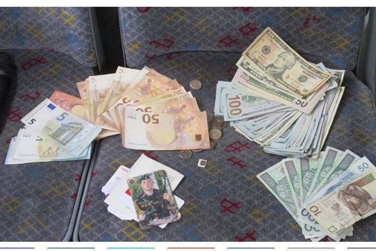 Польський водій повернув українцю гаманець в якому було 7700 доларів США, 945 євро та 575 злотих