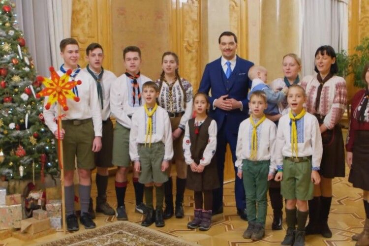 Кабмін разом із Гончаруком захопили пластуни-колядники