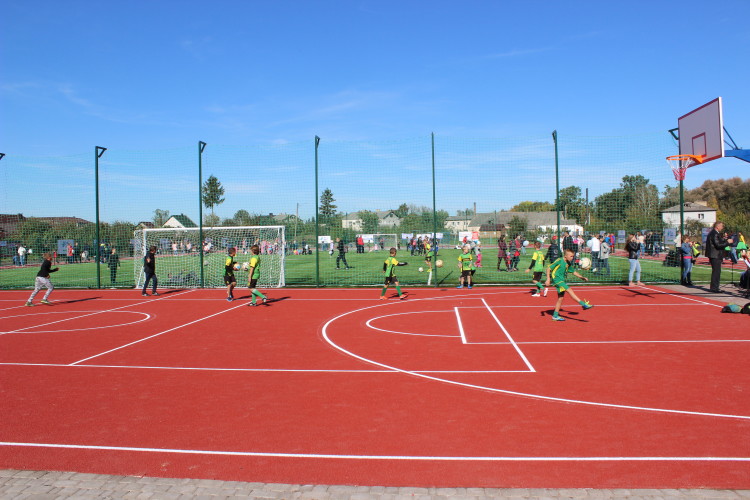 В Любомлі відкрили новий щойно споруджений сучасний спорткомплекс