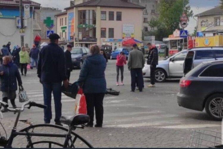 На Волині автівка влетіла у велосипедистку