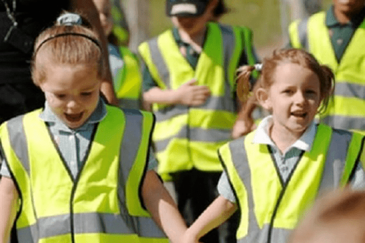 Жидичинські школярі ходитимуть в світловідбивних жилетках