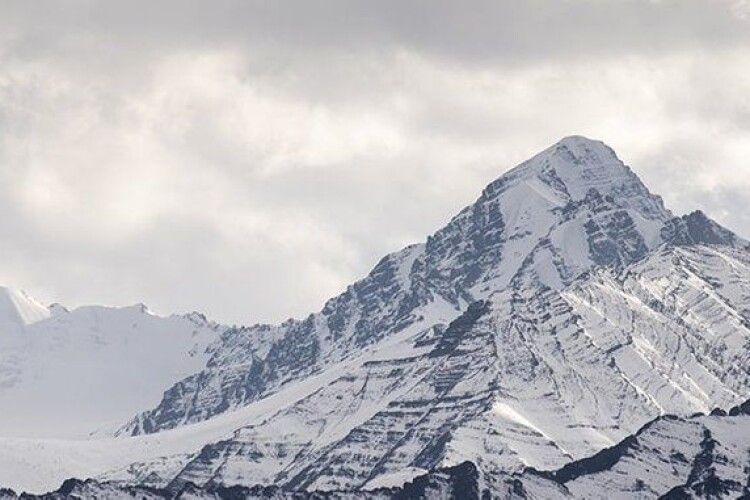 У горах Індіїї внаслідок потужного снігопаду загинули 11 туристів та гідів