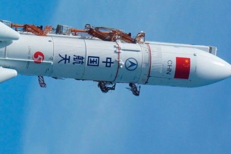Неконтрольована китайська ракета має впасти 9 травня, й досі невідомо де