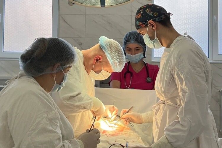 Три грижі за одну операцію: волинські хірурги провели оперативне втручання