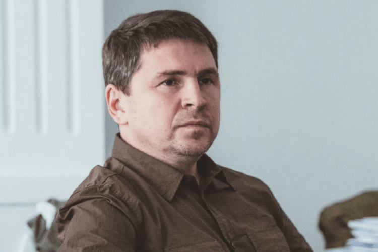 «Портрет росії»: Подоляк відповів на погрози Медведєва влаштувати українцям «судний день»