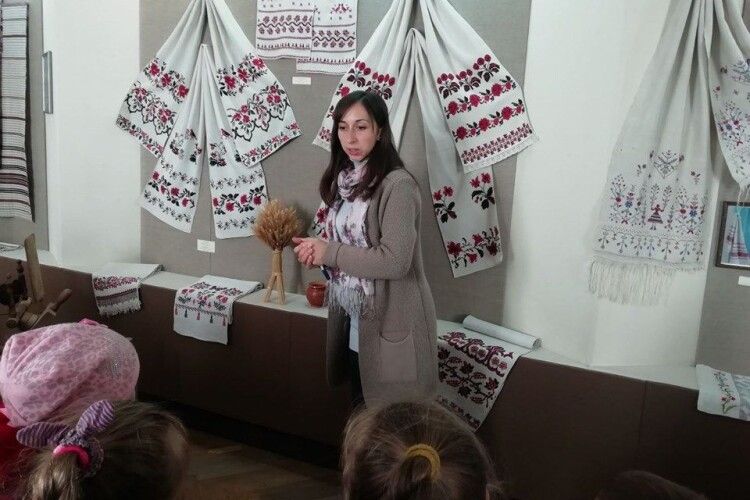 Луцькі дошкільнята в музеї пізнавали українські традиції (Фото)