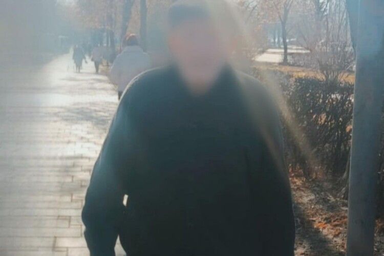 У Луцьку розгубленому дідусеві допомогли повернутися додому