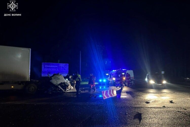 На Волині зіткнулися в лобову дві вантажівки: є потерпілі