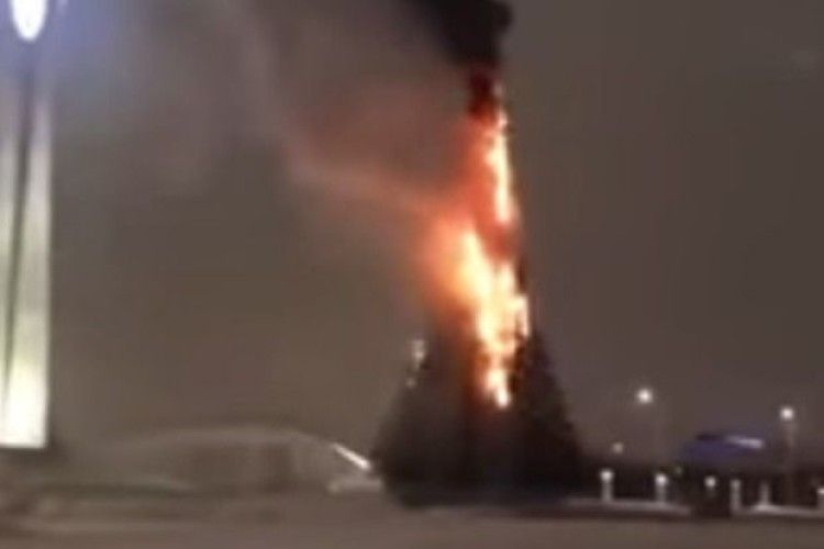 У столиці Казахстану згоріла новорічна ялинка