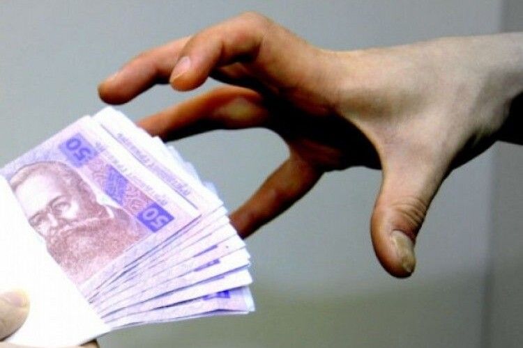 У Луцьку чоловік обікрав жінку біля терміналу