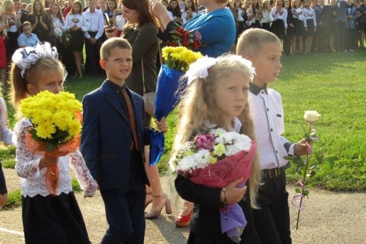 Сьогодні у всіх школах Ратнівщини пролунав перший дзвінок 