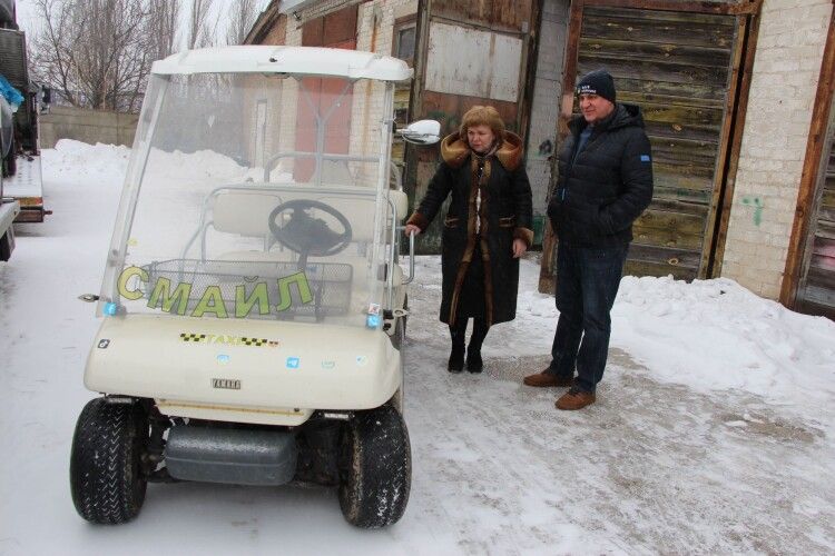 Благодійники передали гольфкар для потреб транзитного пункту на Волині