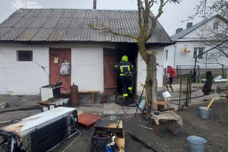 На Волині так готували їжу, що спалахнула літня кухня