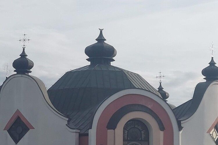 Поляк зрізав хрест з української церкви, бо думав, що він срібний