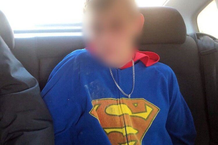 Затримали підозрюваного у потрійному вбивстві в Слов'янську: ним виявився рецидивіст у костюмі Супермена