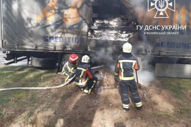 На Волині горіла фура з крохмалем (Фото)