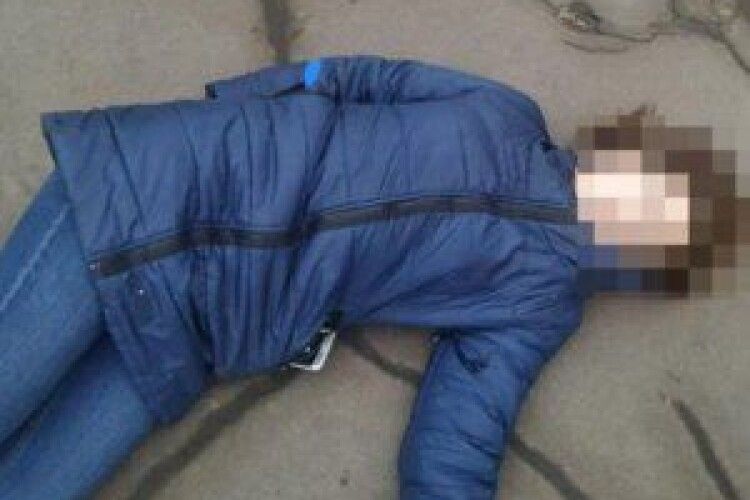 Двох п'яних школярок знайшли непритомними посеред вулиці