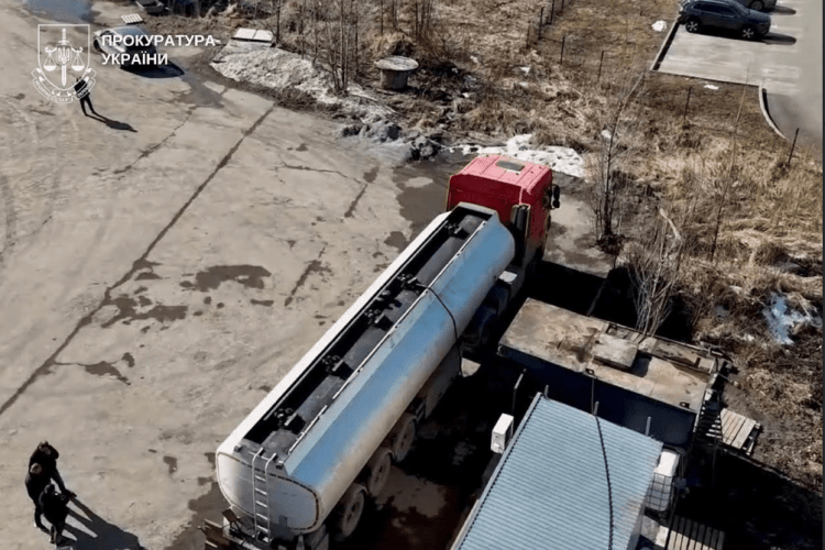 На Волині працювала мережа АЗС із фальшивим пальним