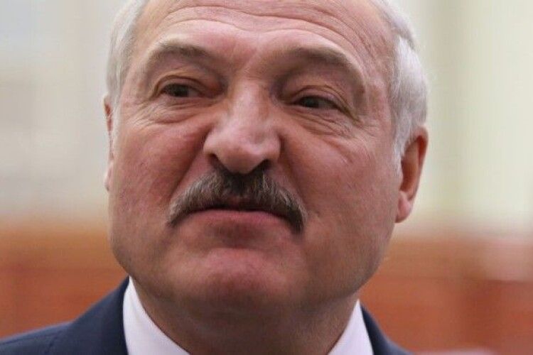 Лукашенко запевняє, що Білорусь не братиме участі у війні проти України