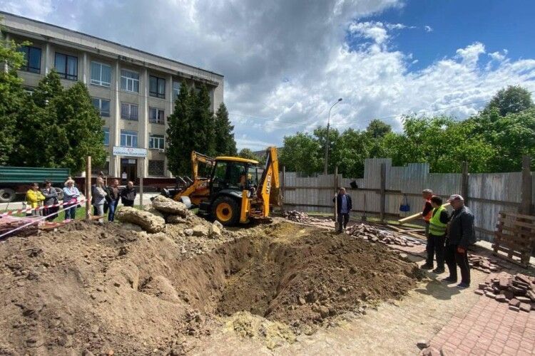 У Рівному розкопали могилу більшовика: вона виявилась порожньою 