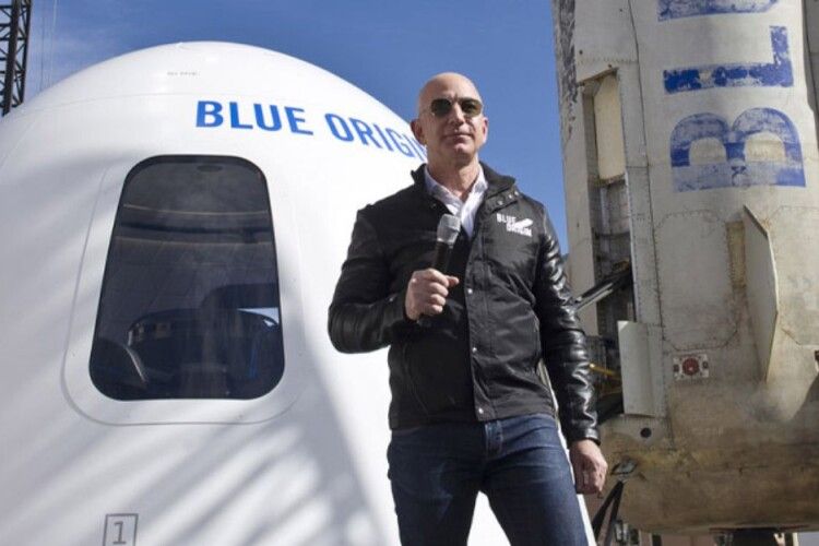 «Мріяв з п’яти років»: найбагатша людина у світі збирається полетіти у космос