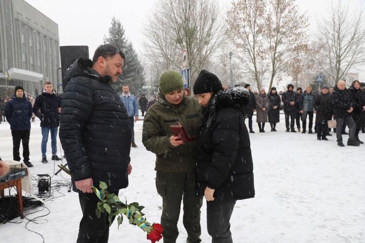 На Алеї Героїв у Камені-Каширському вручили державні нагороди рідним полеглих воїнів (Фото)