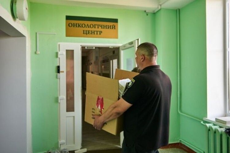 Поліцейські Рівненщини зібрали гроші для онкохворих діточок