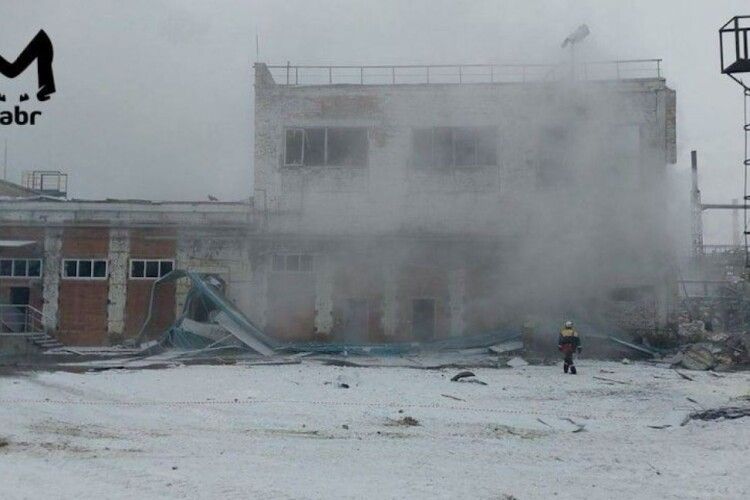 На росії прогримів вибух на найбільшому нафтопереробному заводі у Східному Сибіру