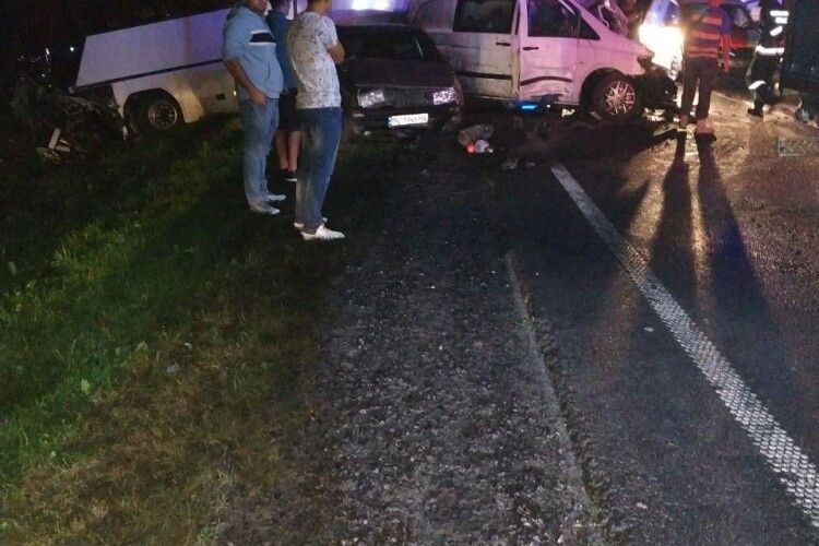 На Львівщині автобус з дітьми потрапив в аварію, 14 постраждалих