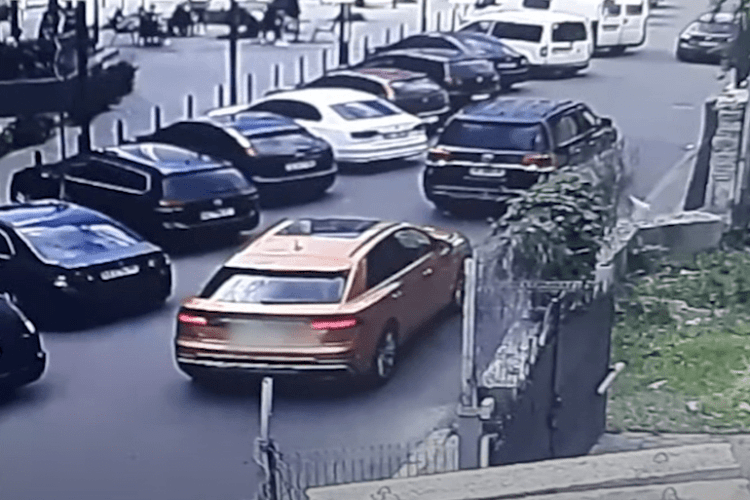 Водій і водійка покинули місце ДТП: у Луцьку зіткнулися Toyota Land Cruiser та Audi Q8 (Відео)