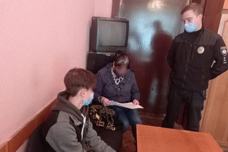 За танці підлітка на кладовищі мати заплатить штраф