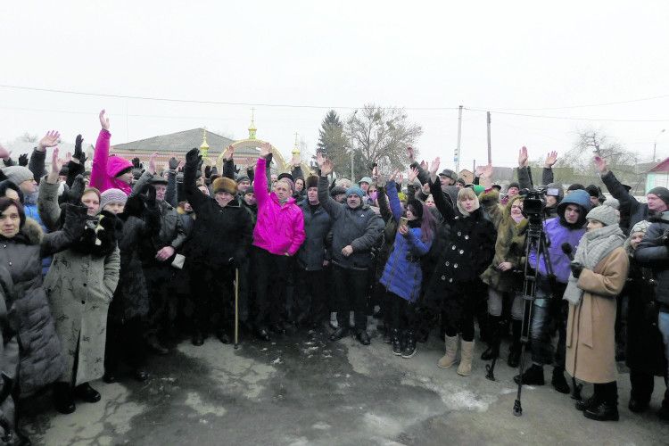 Навіть «тітушки» не завадили громаді Скобелки перейти до Православної церкви України