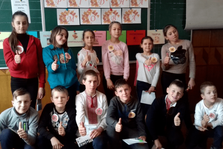 Сільські школярі відзначили День рідної мови