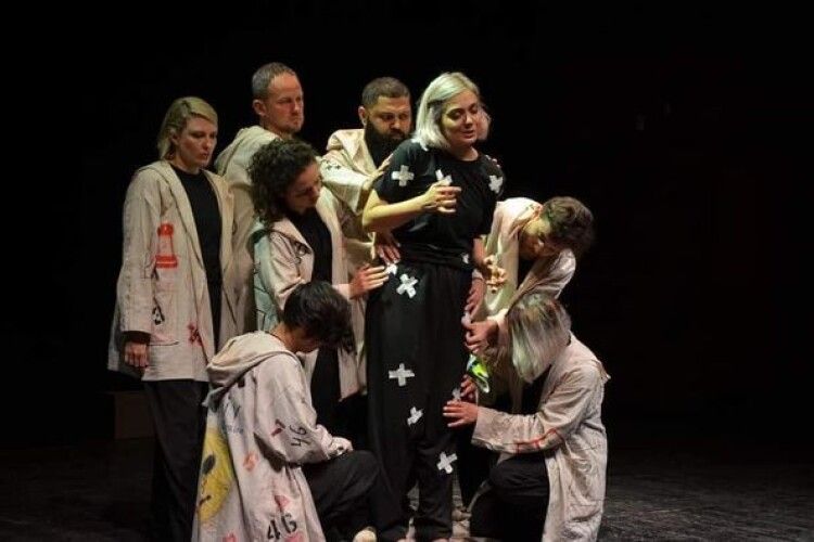 Волинські актори запрошують на українсько-грузинську виставу про любов і смерть