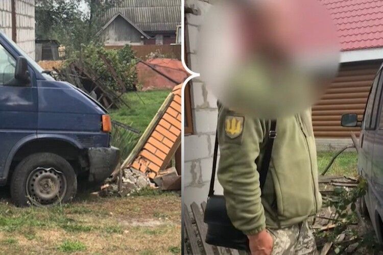  На Рівненщині службовий бус ТЦК протаранив паркани