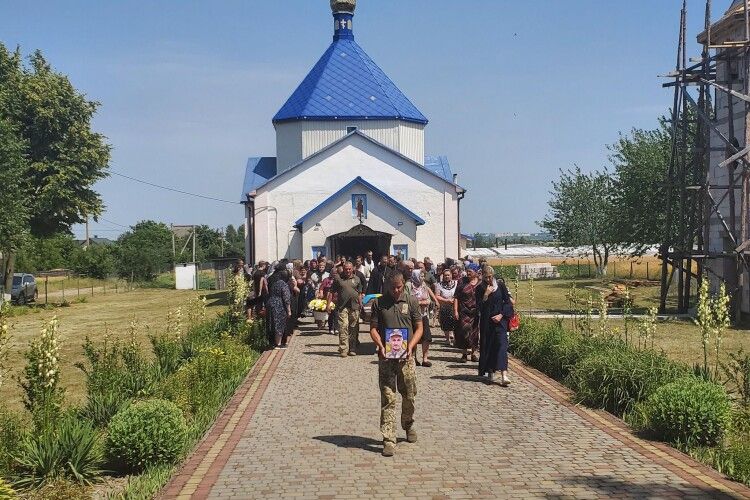 Майже рік жевріла надія: на Волині попрощались з Героєм Анатолієм Барабаном
