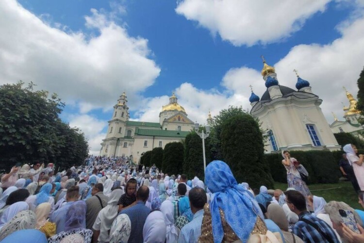 Волинська журналістка: «Неначе люде подуріли, до московської церкви ідуть  і діточок своїх ведуть…»
