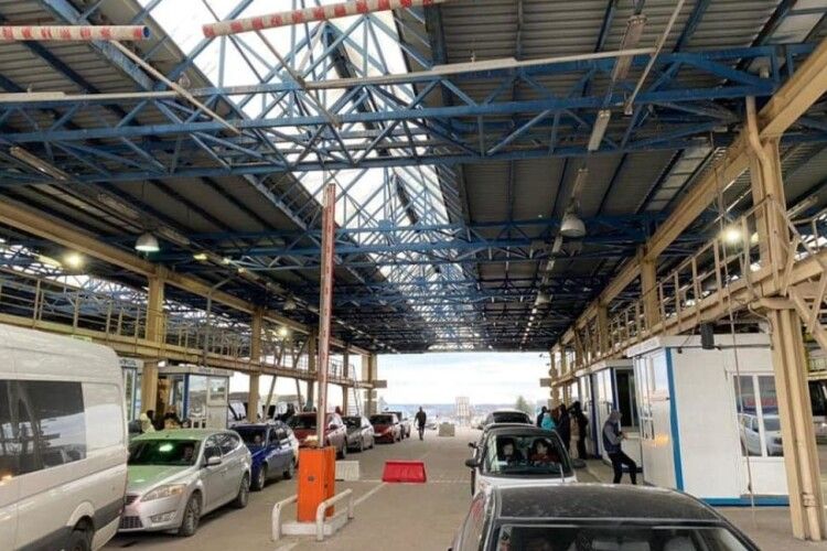 Українські чоловіки масово повертаються з-за кордону, аби боронити державу: статистика