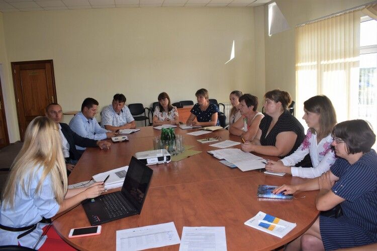 У Рівненській ОТГ вчаться надавати адміністративні послуги