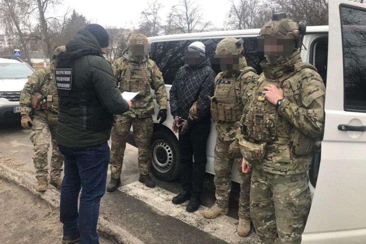 Затримали нігерійця, який переправляв у ЄС нелегалів з Афганістану та Бангладеш (Відео)