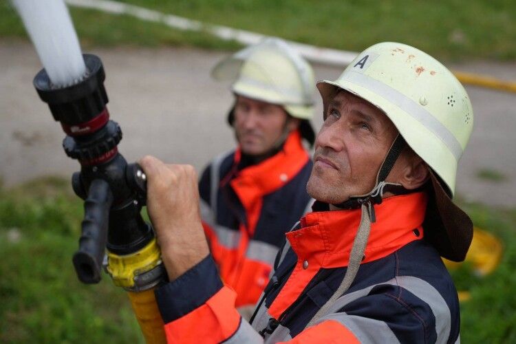На Волині на об'єкті критичної інфраструктури працювали рятувальники (Фото)