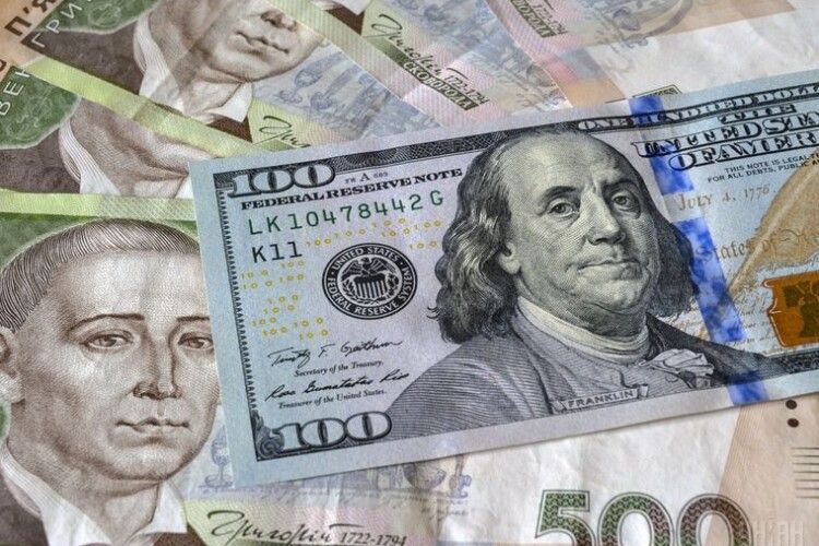 На Рівненщині 88-річна жінка віддала шахраям 15 тисяч гривень та 700 доларів США: «рятувала невістку»
