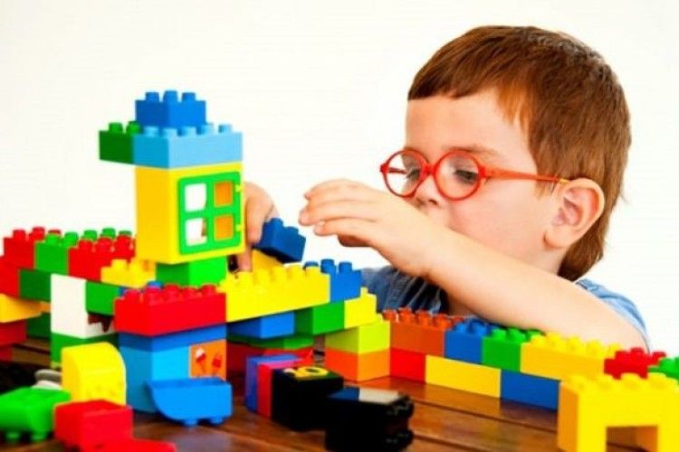 Ковельські школи отримали конструктори «LEGO» для першокласників