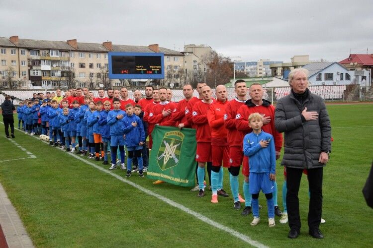 У Луцьку під час футбольного матчу збирали кошти на потреби бойового підрозділу