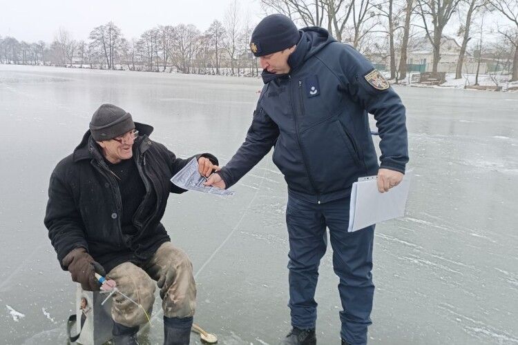 Зимова риболовля на Волині: ДСНС здійснює рейди та наголошує про заходи безпеки (Фото)