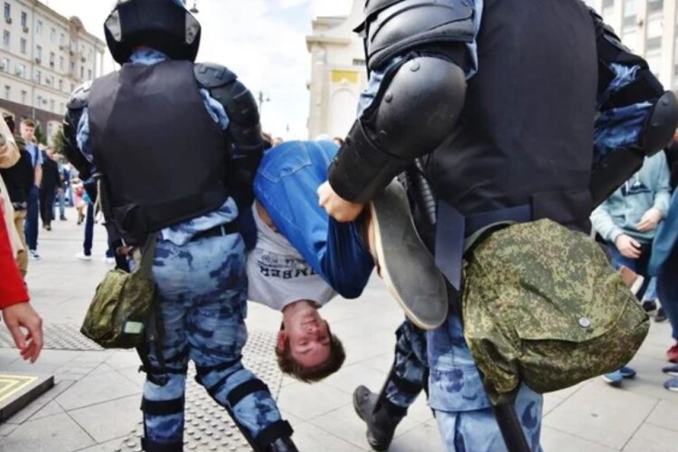 В ЄС відреагували на затримання протестувальників у Москві